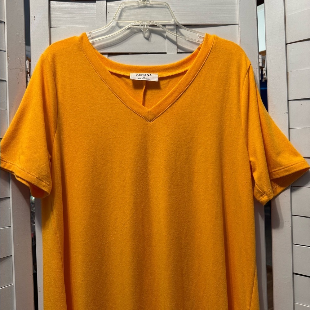 Zenana Basic V-Neck Tee - Picture 2 of 5